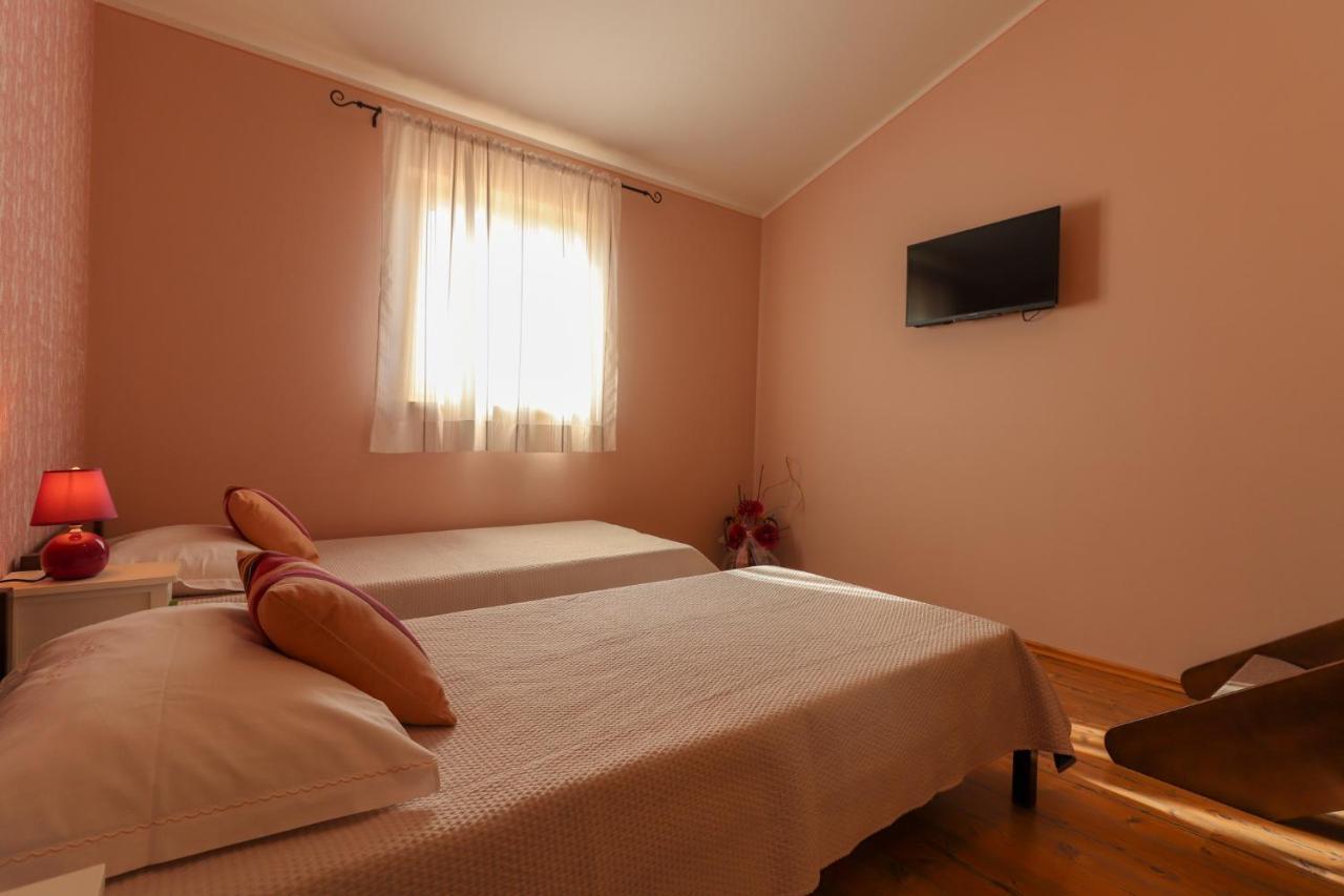 Villa Nona Marija Sveti Lovreč Pazenatički エクステリア 写真